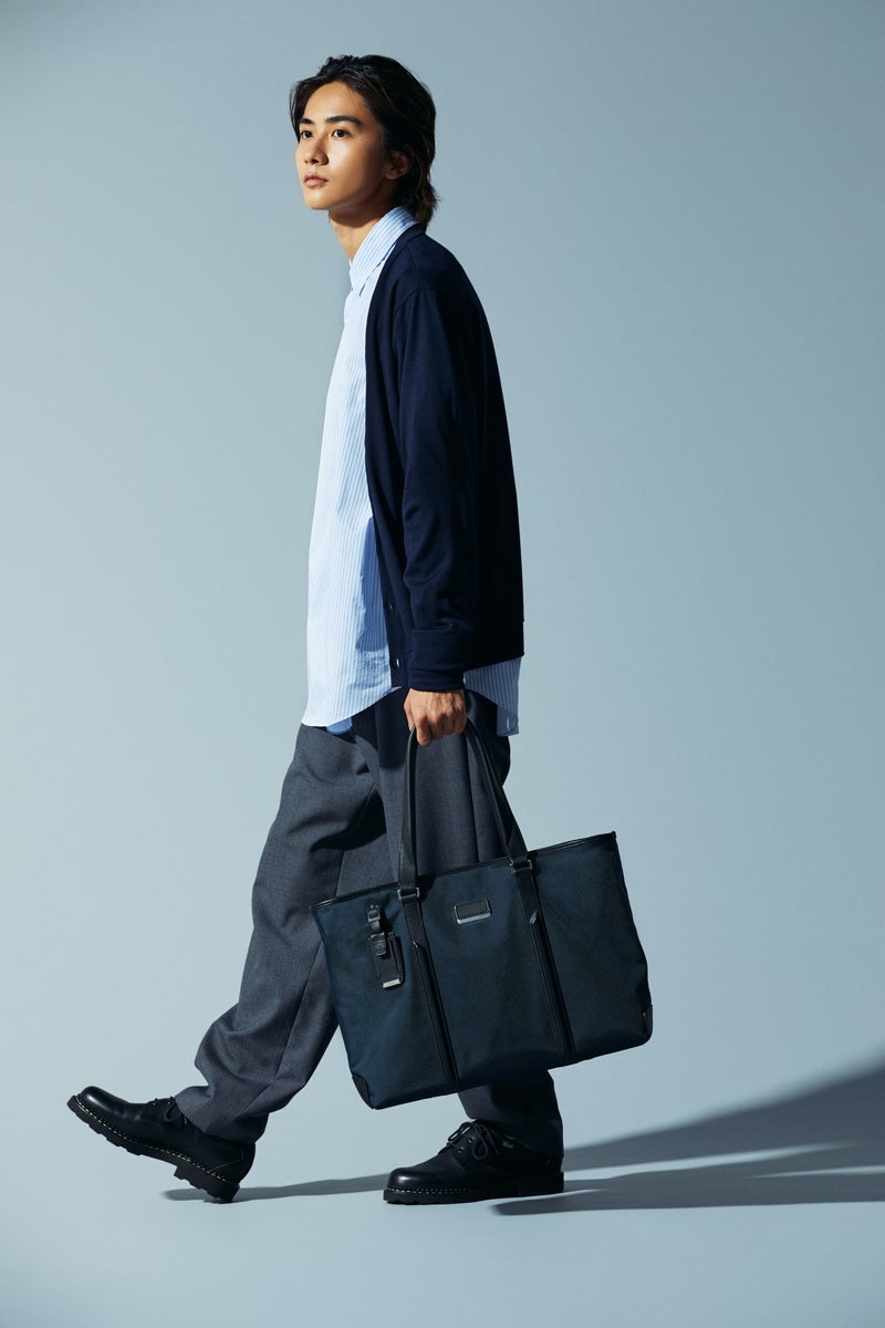 最高のビジネスバッグが誕生！ TUMI〈トゥミ〉の「JARVIS」をスーツや