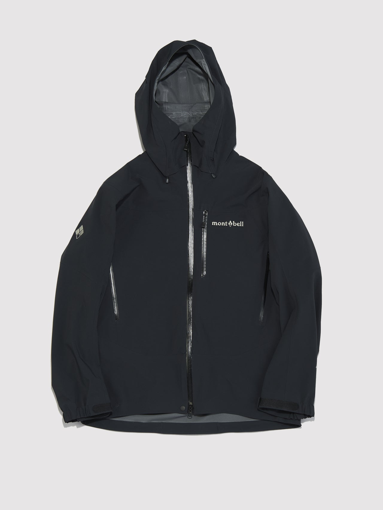 新作レビュー！「モンベル」の黒いシェルジャケット2着を徹底比較