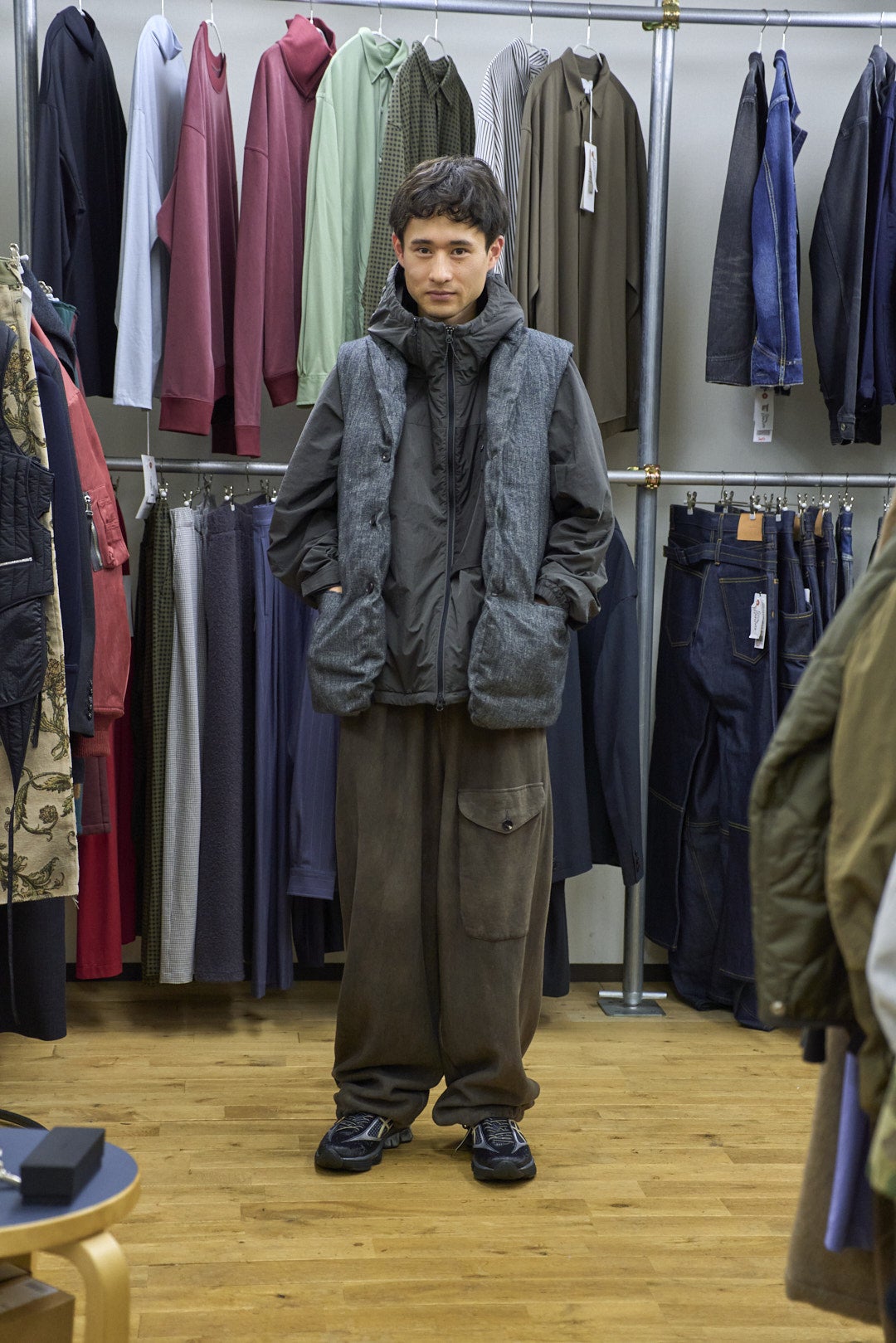 垢抜けるためには「大人グレーダウン」を。オシャレな5人の正解