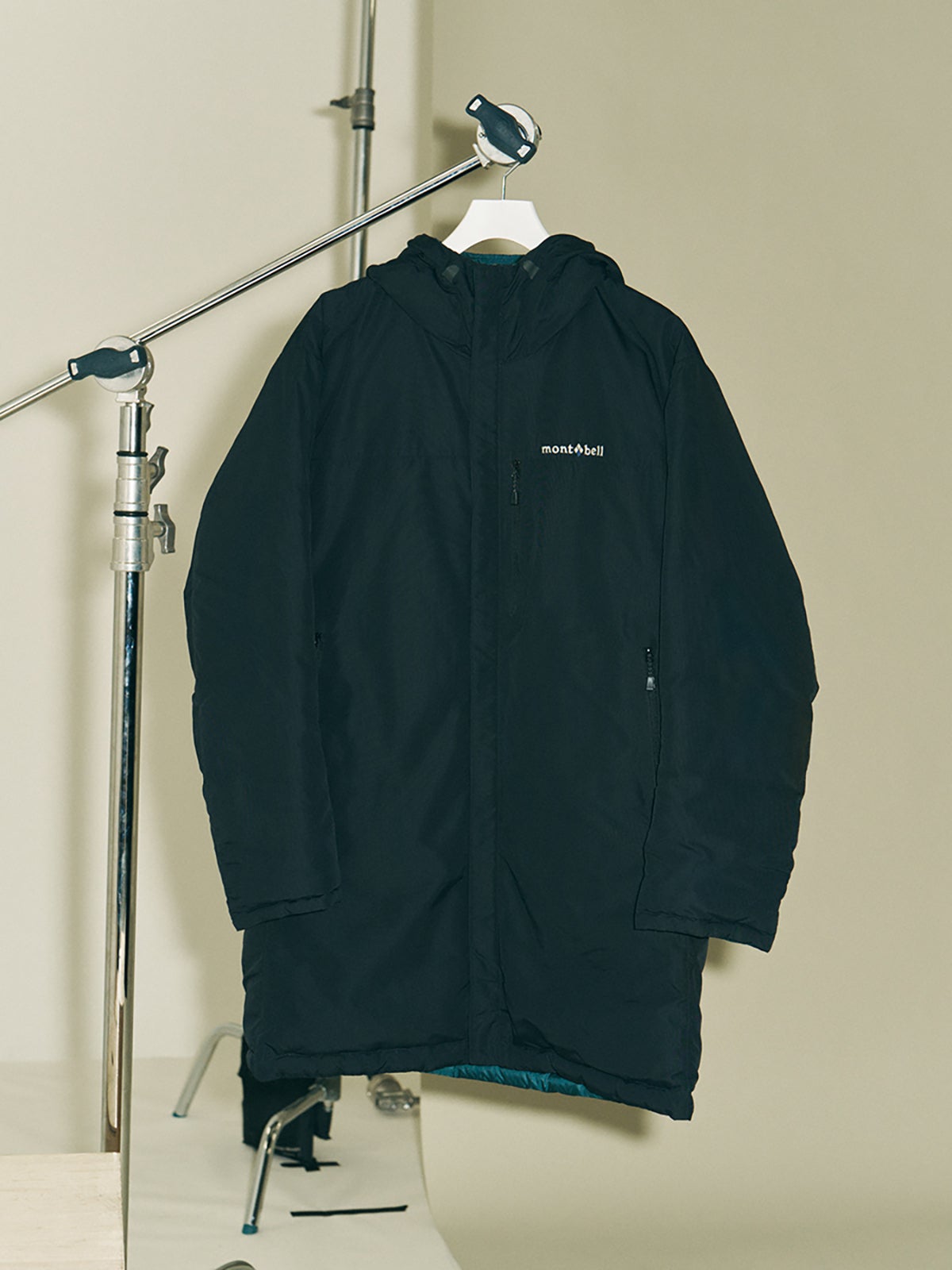 モンベル」で1月に買うべき“黒名品”4選。通勤にも使えるリバーシブル