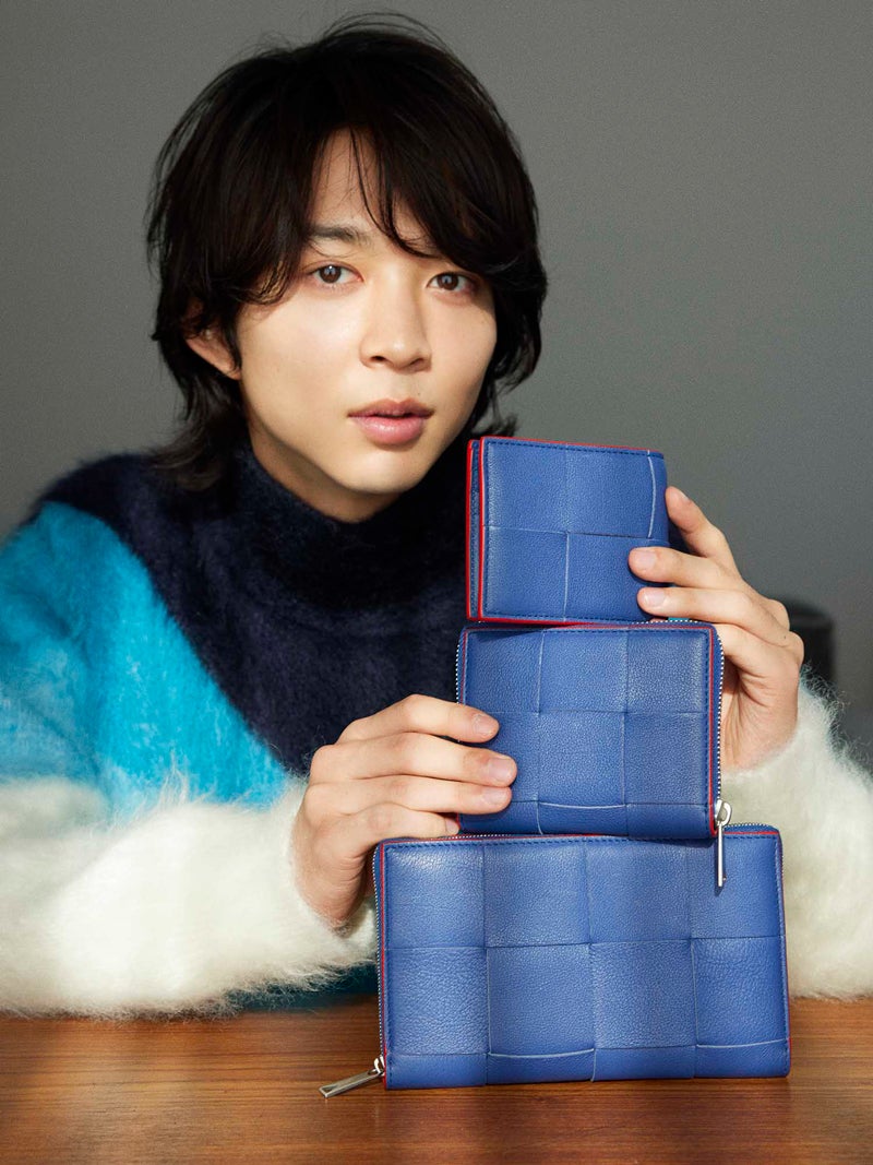 ボッテガ・ヴェネタ」のニュースな小物を、1年間頑張った自分への最高