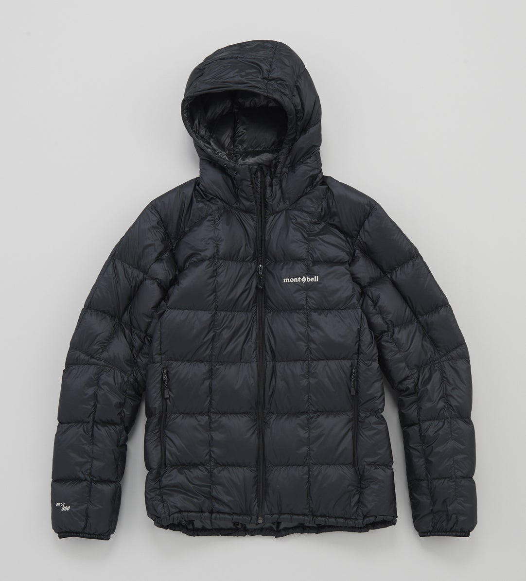 モンベル」のいま買うべきコスパ最高“黒ダウン”7選。1万円台