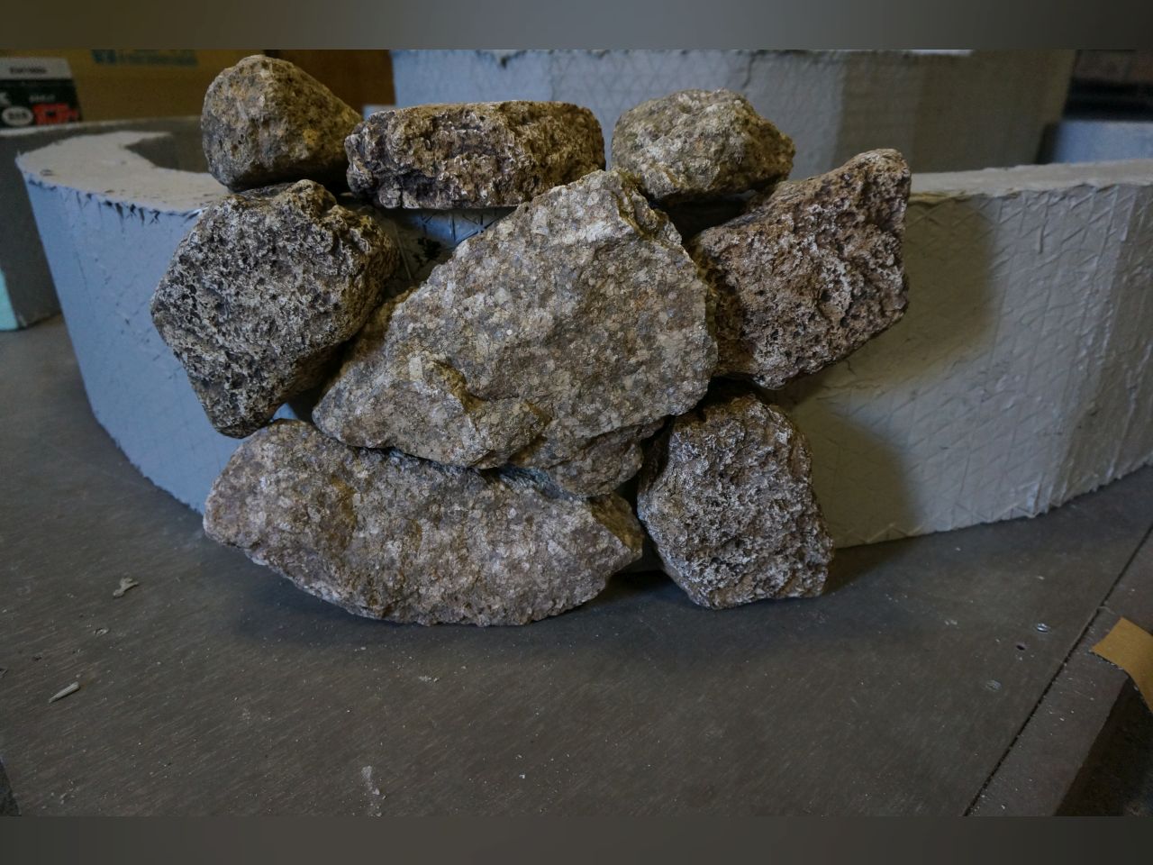 擬岩／屋上緑化資材 | 製品情報 | 南出株式会社