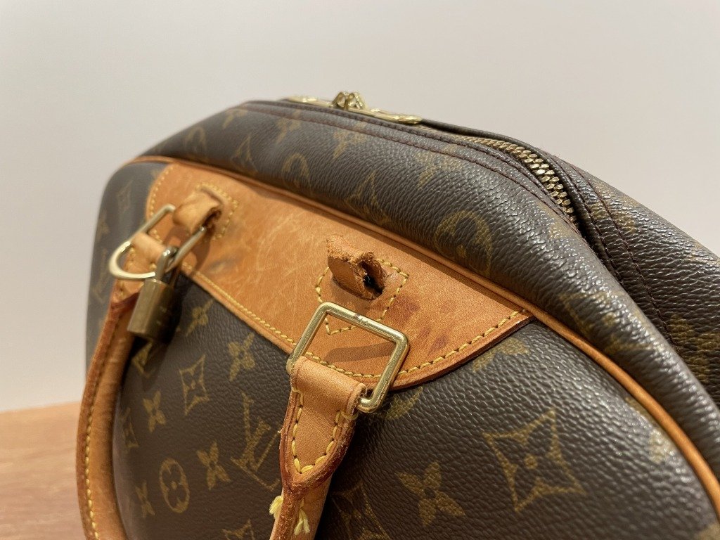 持ち手の付根が切れたバッグの修理 | 修理事例一覧 | MISTER MINIT