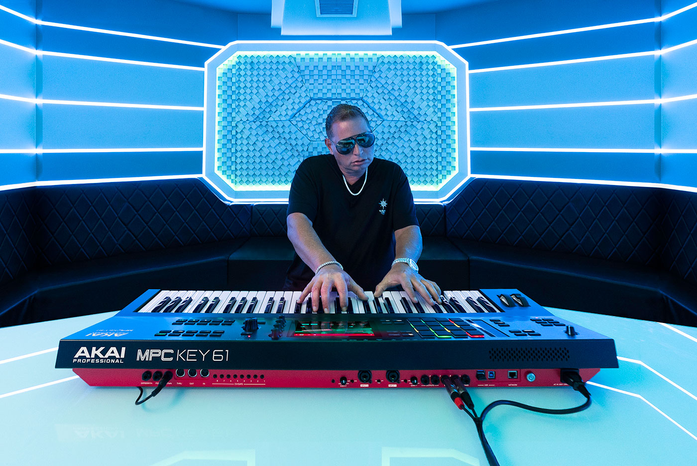 AKAIがスタンドアローン・シンセサイザーMPC Key 61を発売！MPCの革新