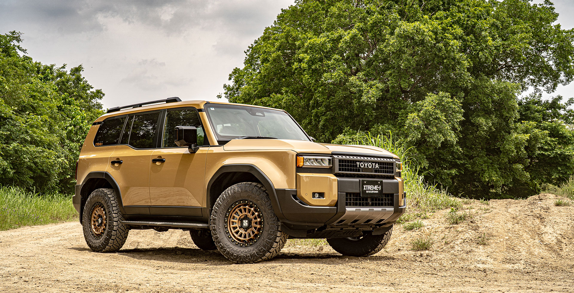 XJ07 インディゴ センターキャップ・ビス・レンチセット 4-100用