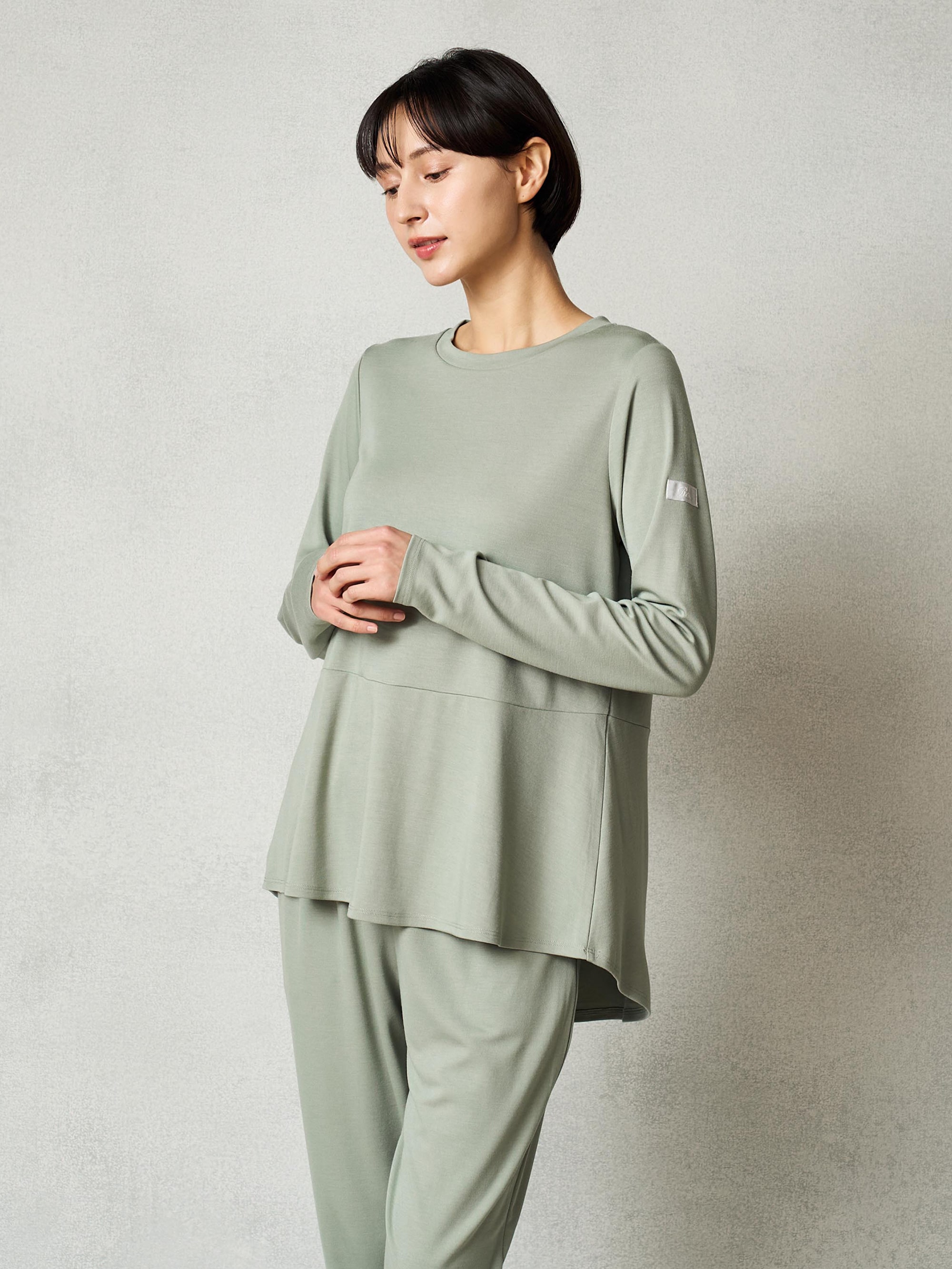 リファバイタルテック モイストスムース スタンドカラースリープウェア