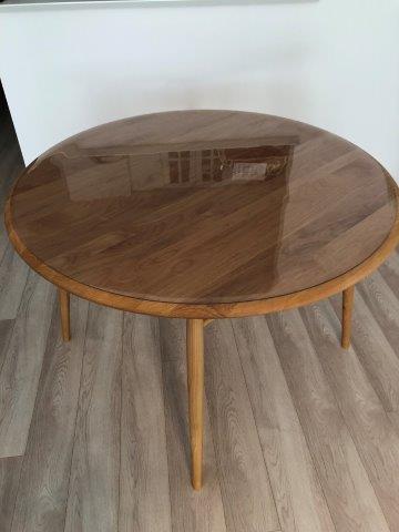 モモナチュラルのラウンドテーブルにテーブルマットをオーダー | 透明