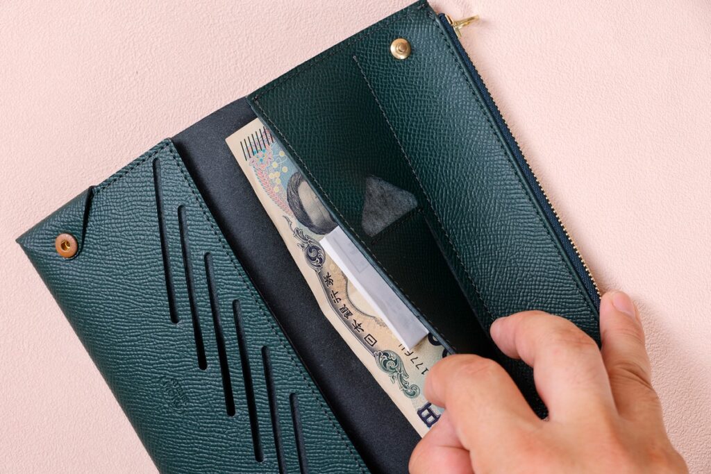 評価】モク(moku)の解説と小さく薄い長財布UNO徹底レビュー | 長財布マニア