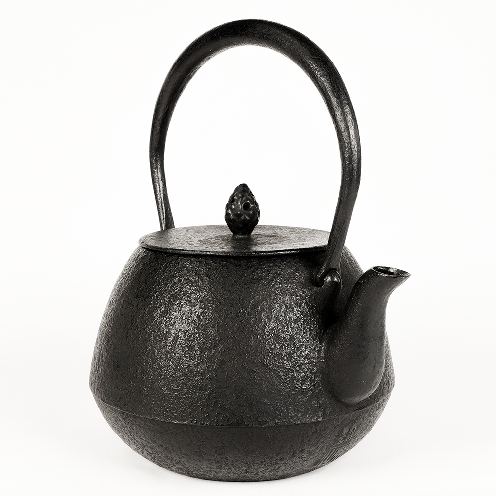 松の実 肌 1.2リットル／Hada Matsunomi Tetsubin S｜虎山工房 盛岡市