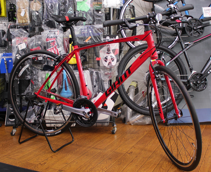 GIANTの本格派クロスバイクESCAPE RX3のレッドが入荷いたしました。