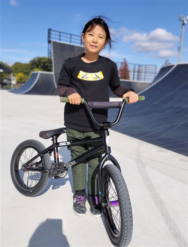 福岡県八女市の小2女児がBMX年間ランク全国2位、国内屈指の施設で