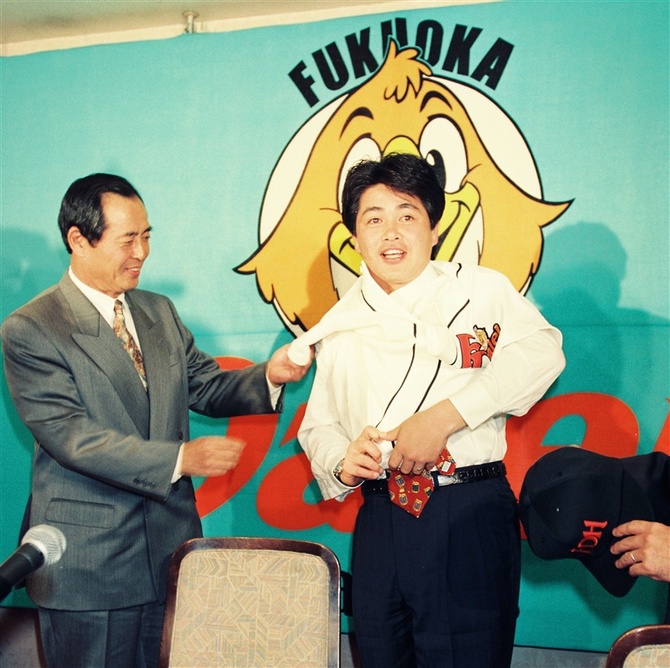 ダイエー入団とともに背番号も「2」に決まった別府大付高の城島健司