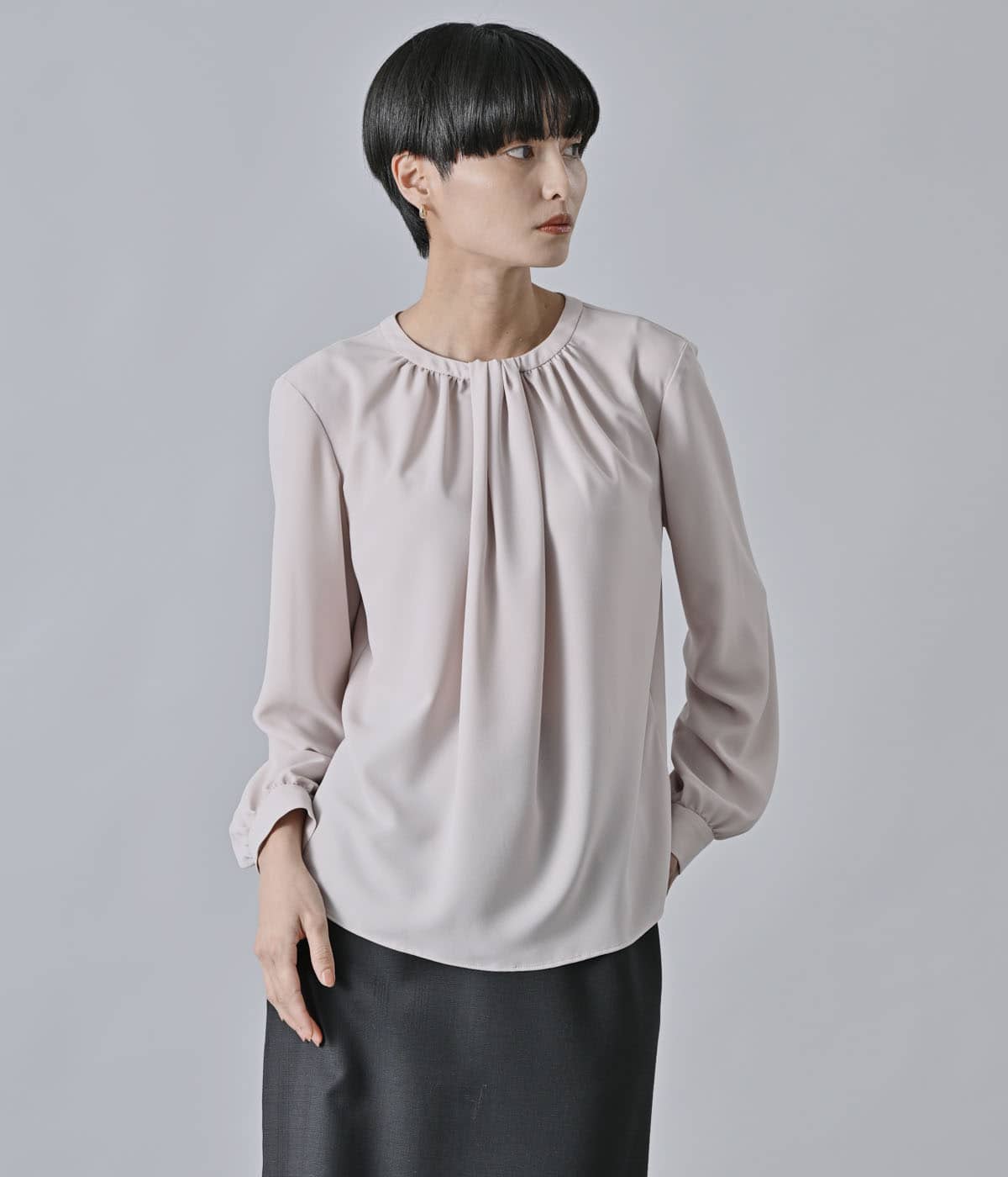 L】ストレッチジョーゼット ギャザーデザインブラウス(28616531-2025