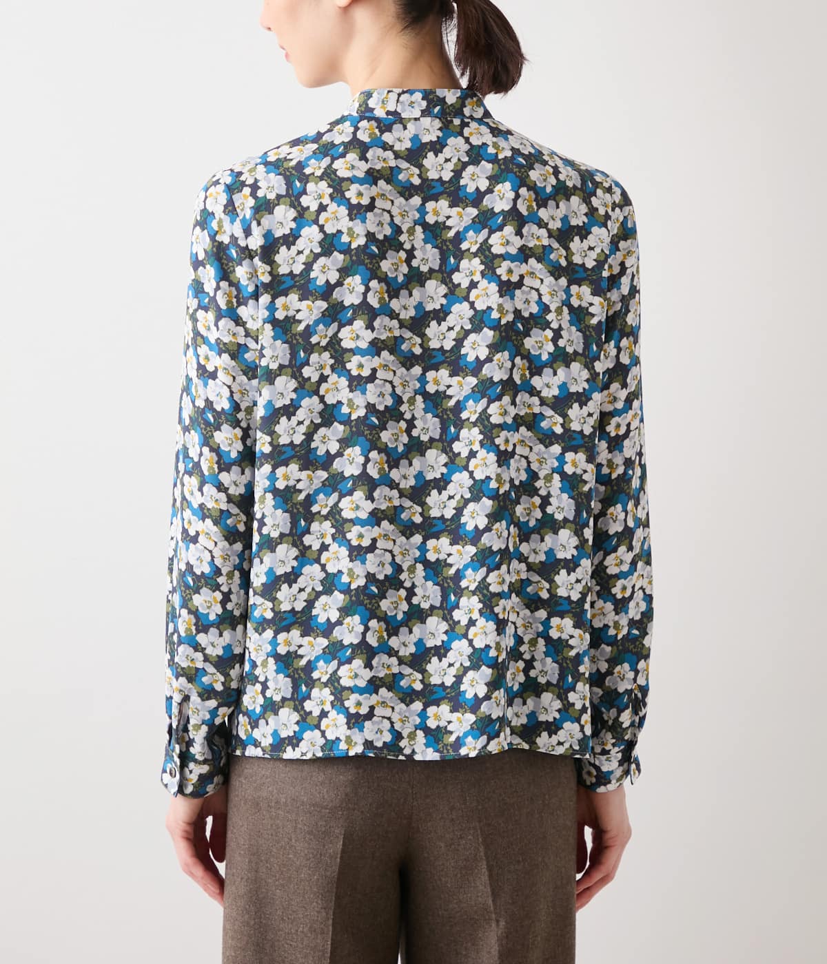 ビオラフラワープリント フロントフリルブラウス(51616172-2025