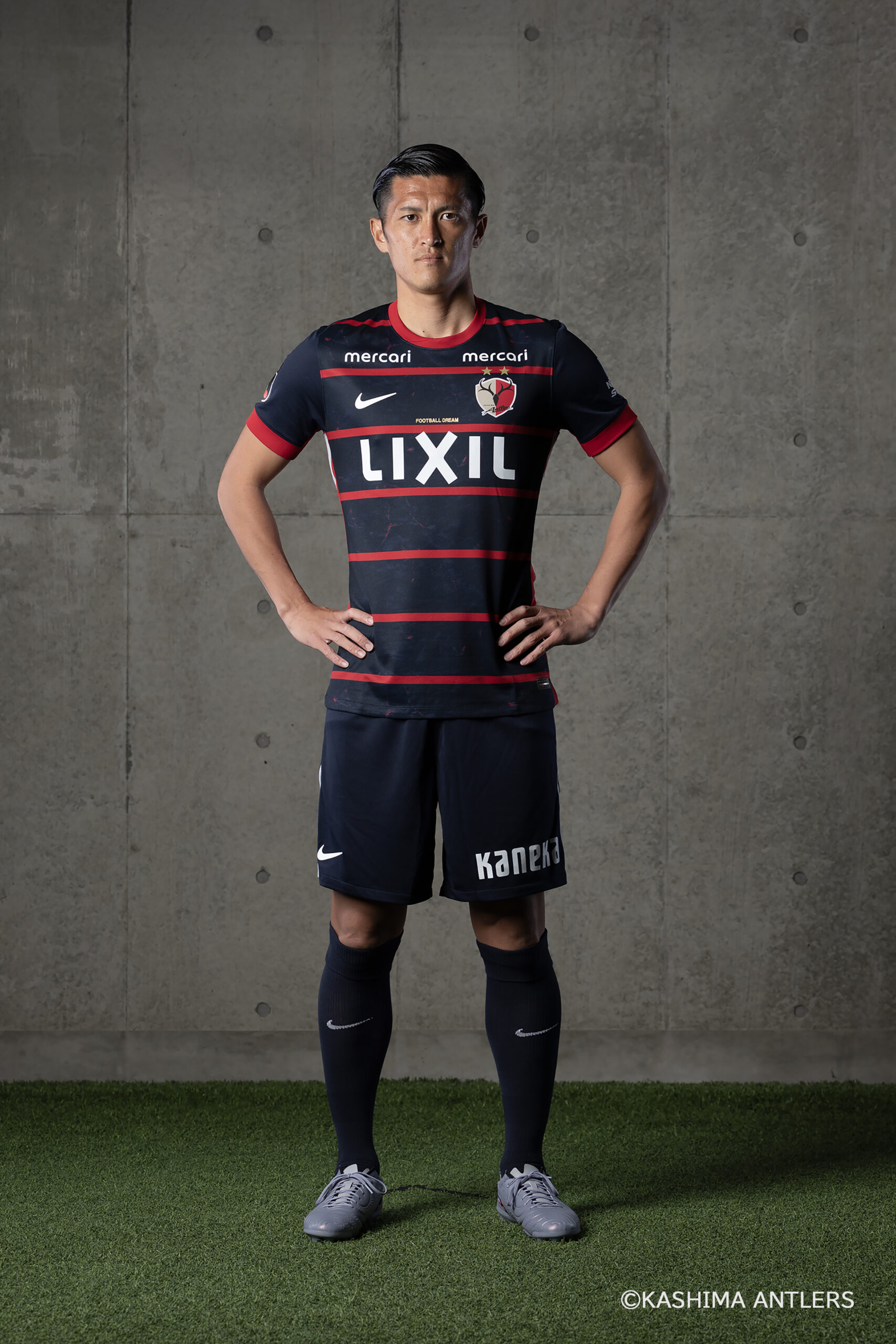 王者・鹿島が百年構想リーグの新ユニフォームを発表…「鹿島灘のダーク