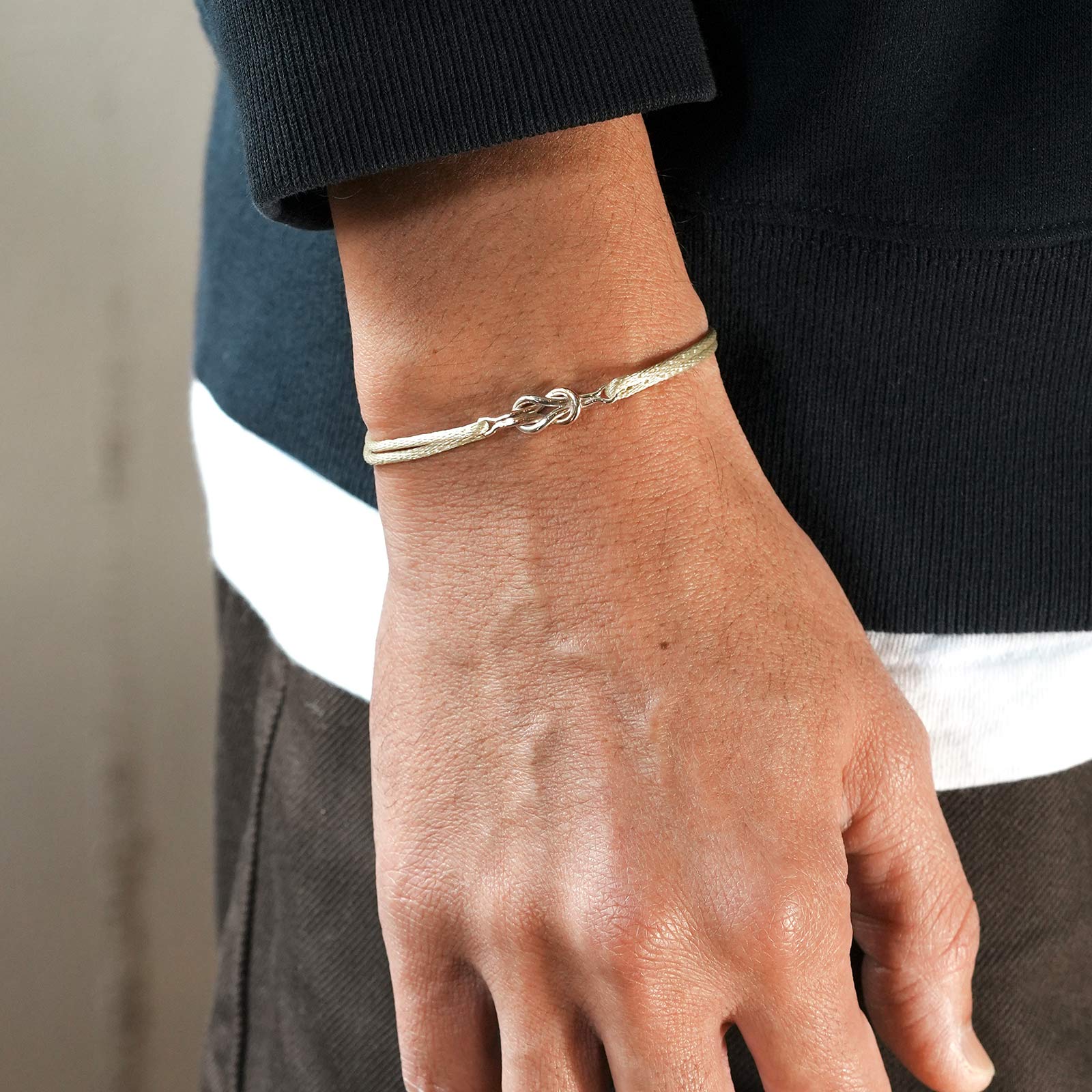 Suman Dhakhwa（スーマンダックワ） Eternal Knot Cord Bracelet