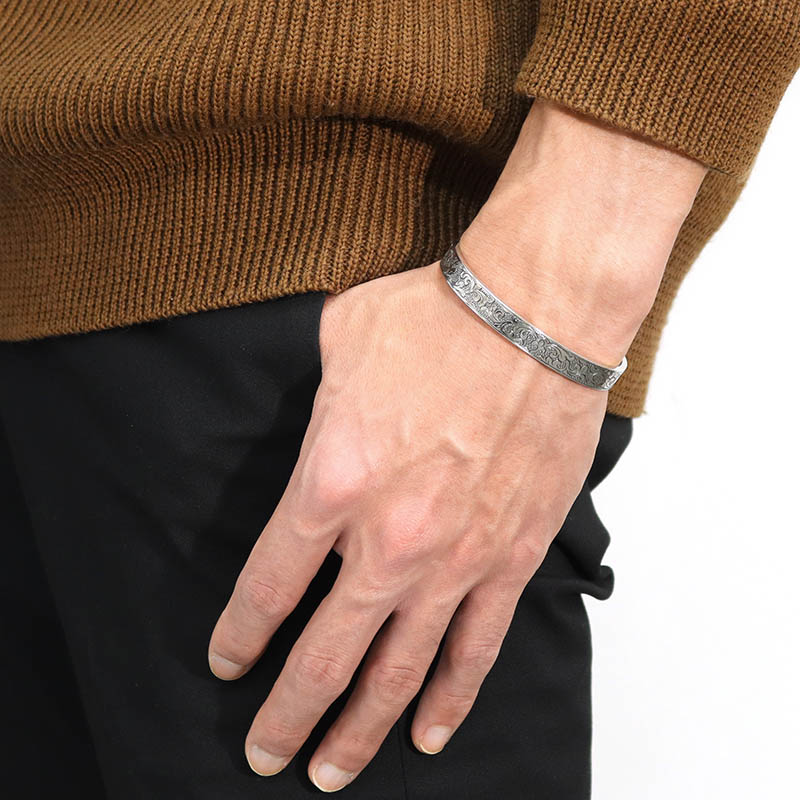 Suman Dhakhwa（スーマンダックワ） Wide Flat Leaf Carving Cuff