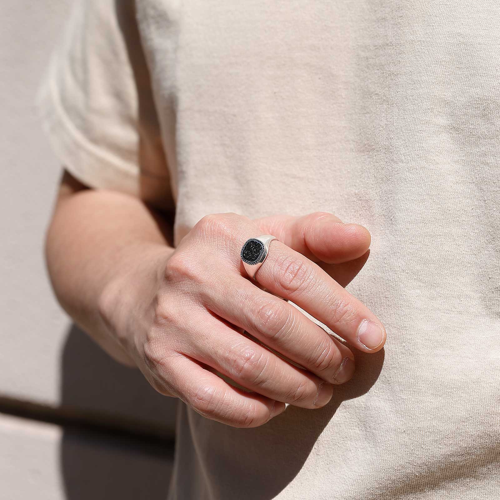 Suman Dhakhwa（スーマンダックワ） Square Signet Ring（スクエア