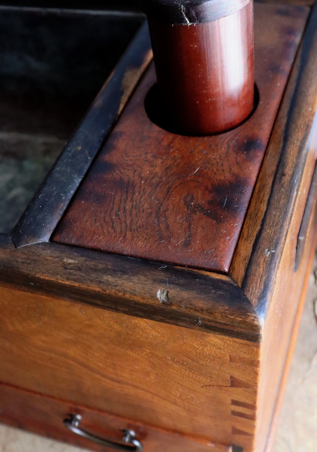 小さな長火鉢 手あぶり 民具 木製火鉢 卓上火鉢 古家具 風炉 欅Antique
