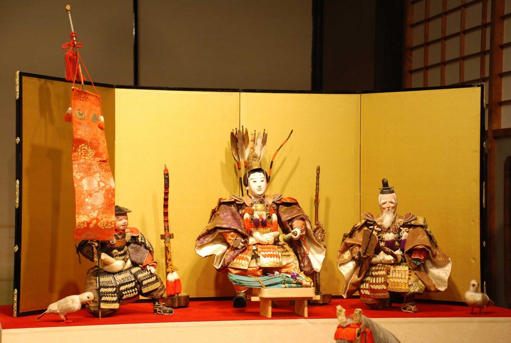 布留川のほとりから - 「白髭の老人を従えた貴公子とは？」―五月人形