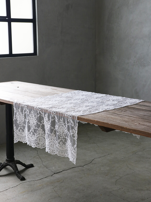 Chez moiテーブルランナーCorinzioホワイト シェモア ～ サラグレース