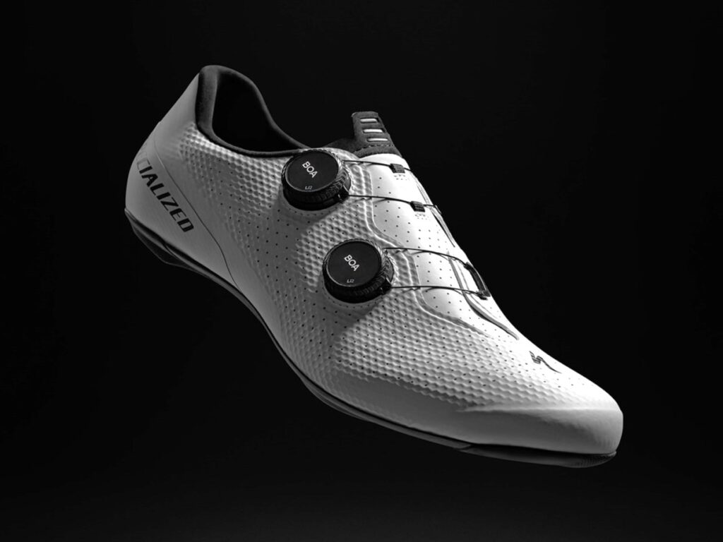 ミドルグレードの新型ロードシューズTORCH 3.0 ＆ 2.0 が同時発表に