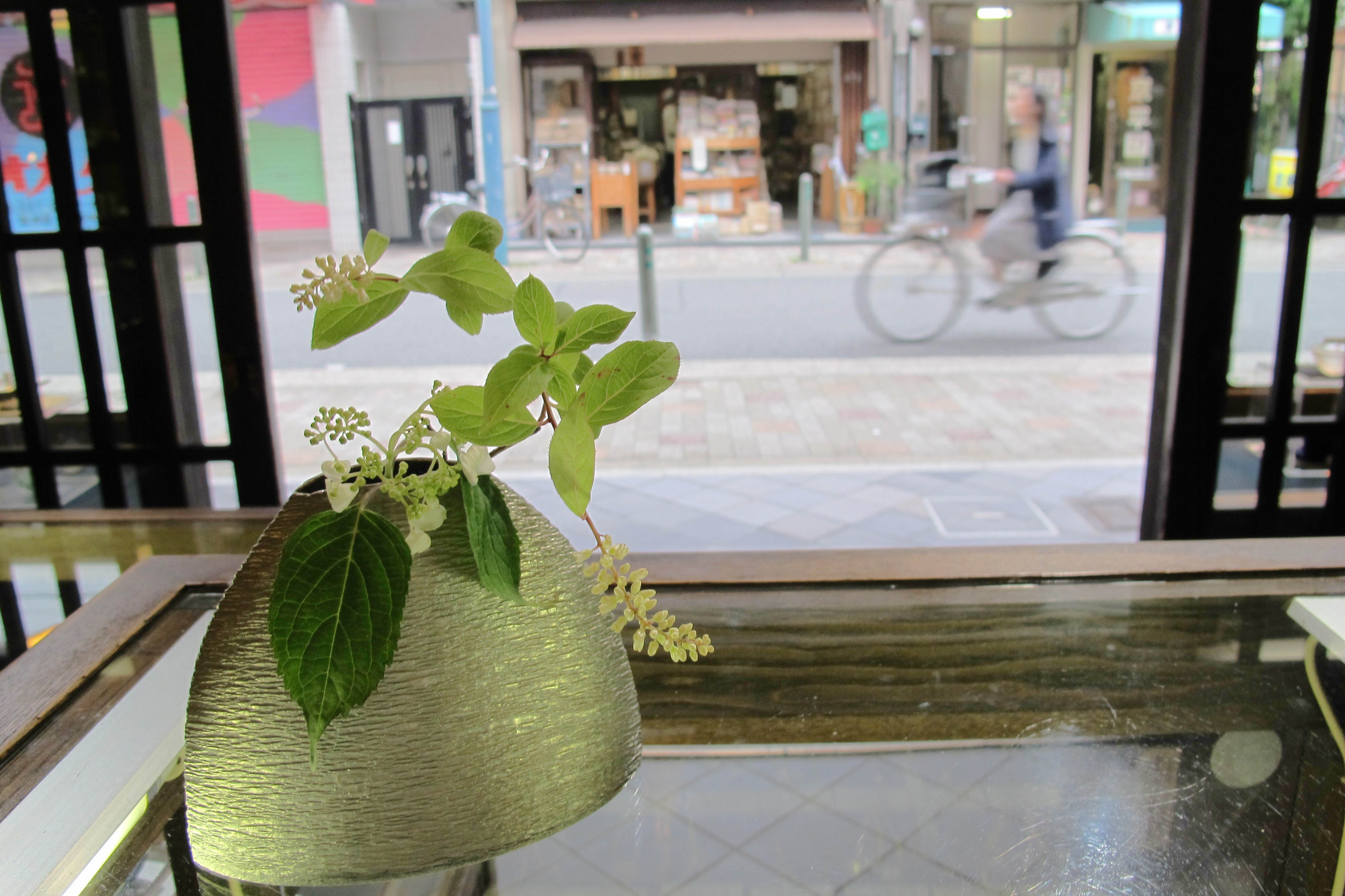 花と花器 （錫 澪） | 清課堂 / 錫・銀・各種金属工芸