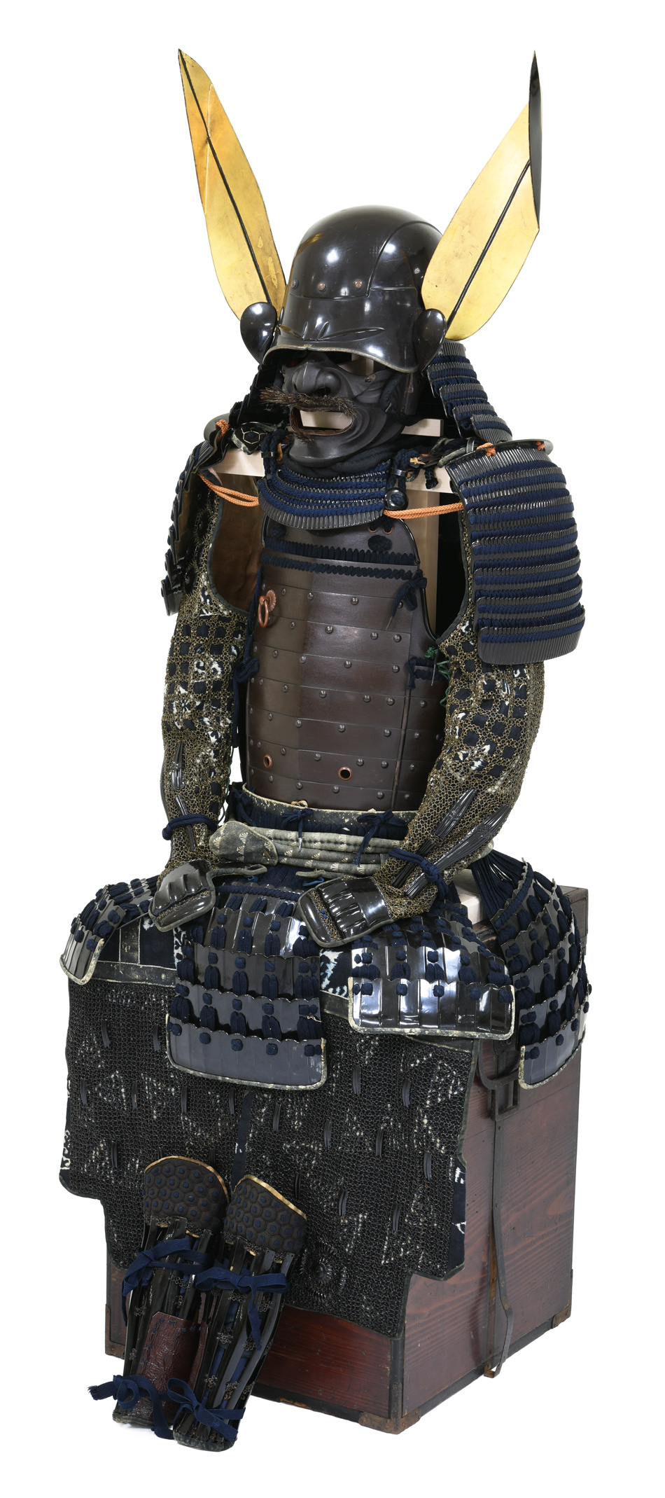 甲冑/鎧 鉄錆地南蛮横矧桶側五枚胴具足 鉄黒呂塗頭成脇立付兜 （BU