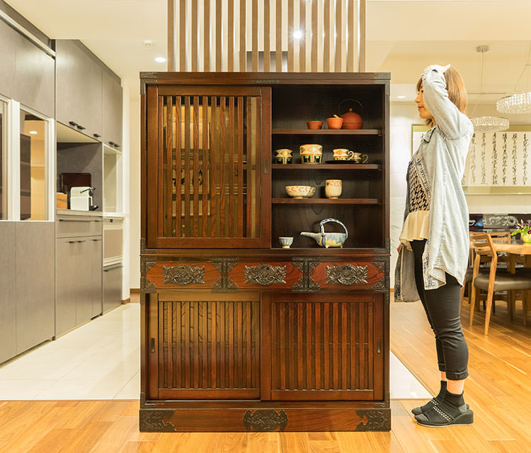 日本の伝統と品格 水屋箪笥のある暮らし