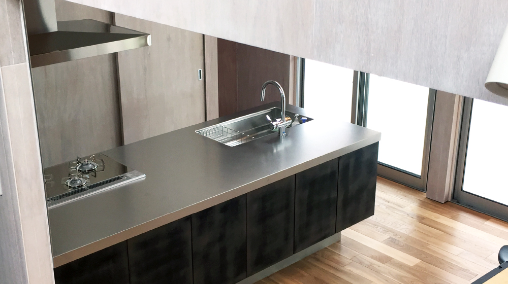 アイランド型キッチン | ステンレスワークトップとキッチンシンク製造