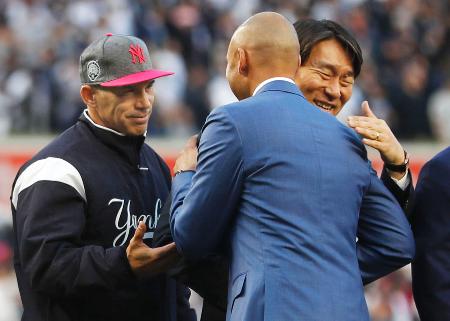 印刷用】ジーター氏が永久欠番式典／元ヤンキース主将、松井氏も出席