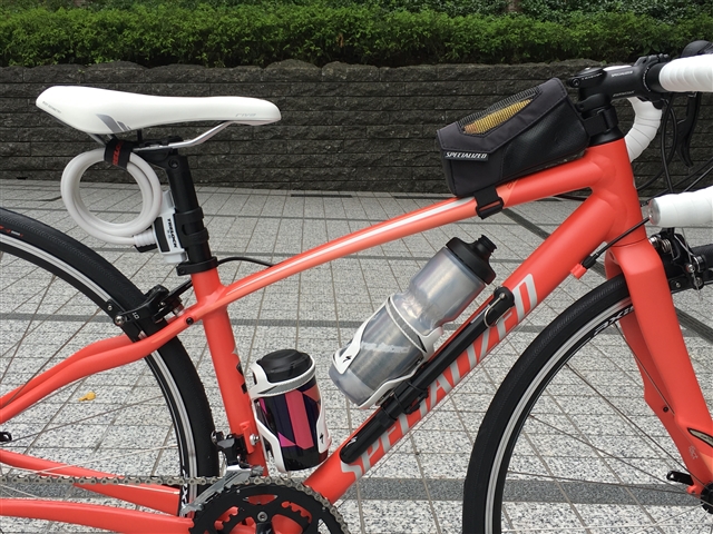 荷物をスッキリ！バッグを使って夏のライドを楽しもう