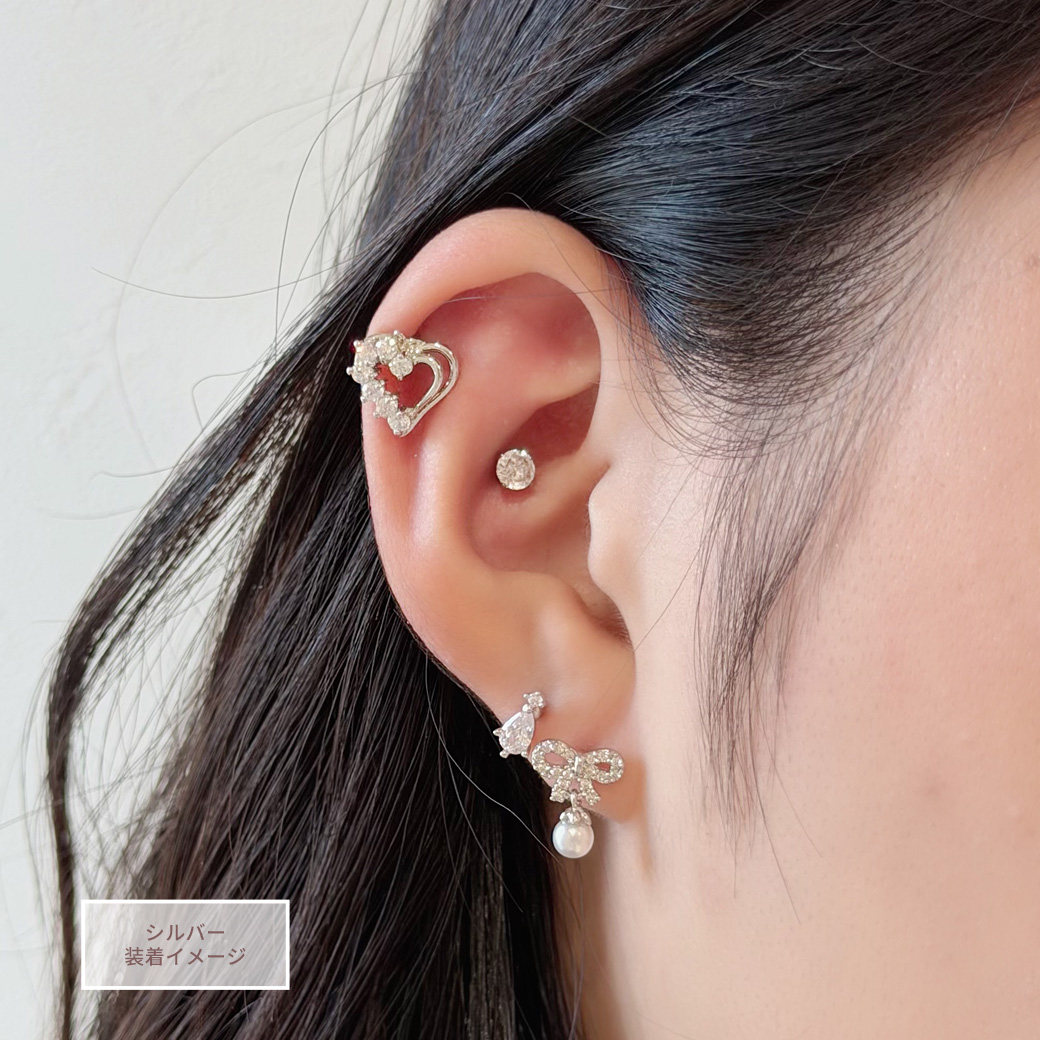 CZ の輝きとパール の艶が重なる上質なリボン ジュエルストレート 軟骨