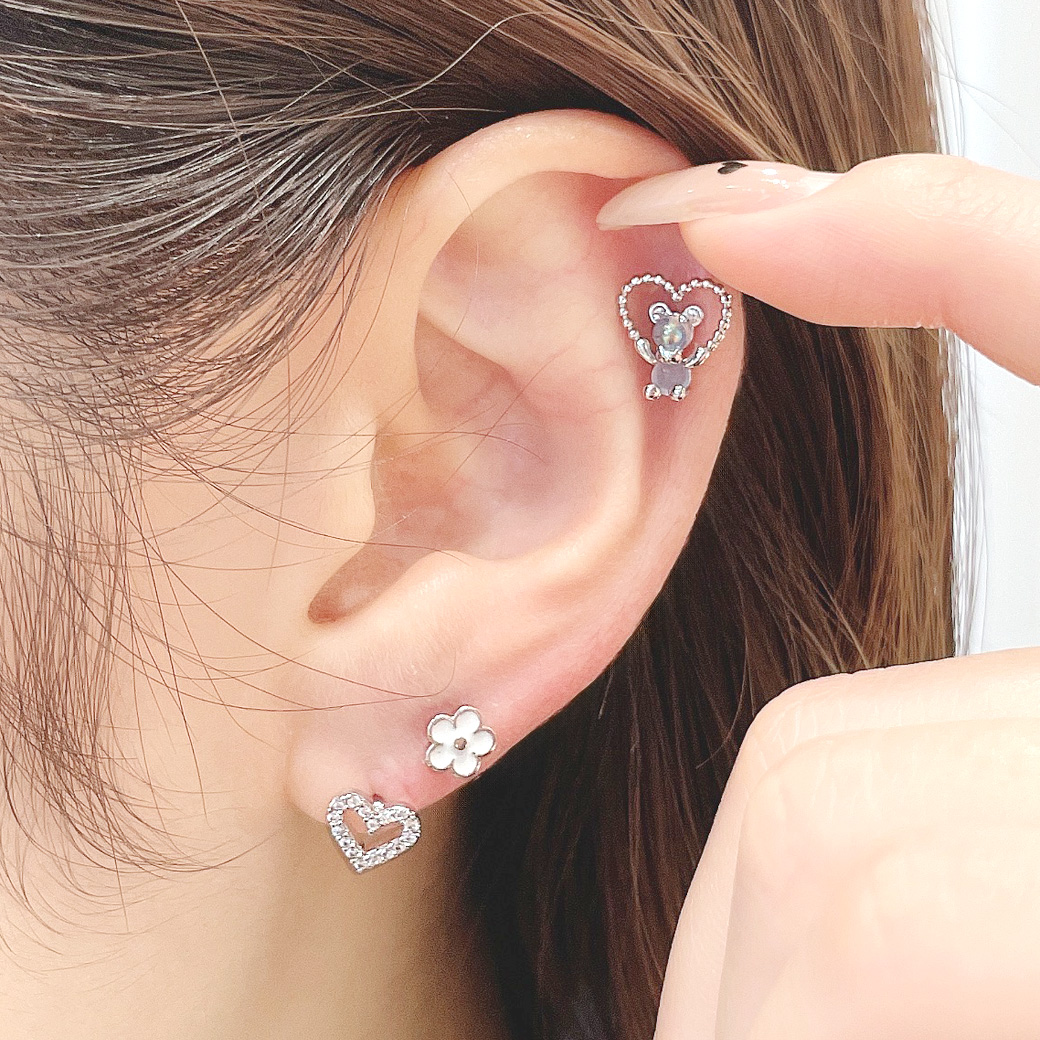 14G 16G ］パッと明るい表情に♪並べてつけても◎ホワイト フラワー