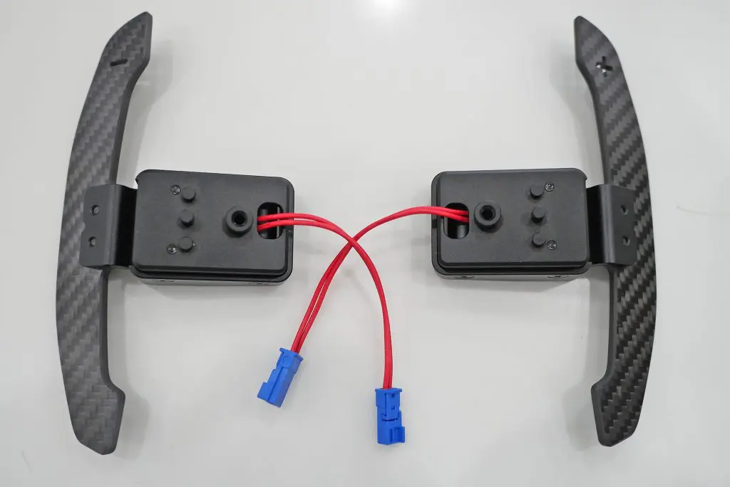 パチ！ パチッ！ とシフトが決まるッ。BMW用 マグネット・パドル。コレ