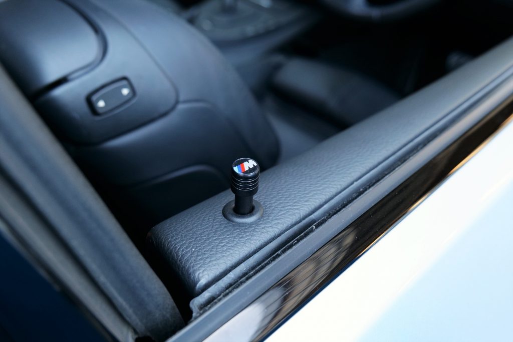 新旧BMWに幅広く適合アリ！新発売のMパフォーマンスドアロックピンが