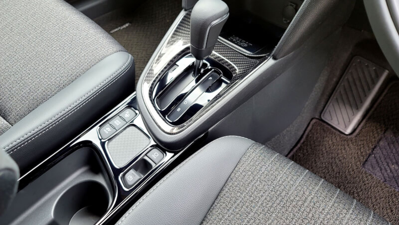 ヤリスクロスにインテリアパネル装着！ - セカンドステージブログ