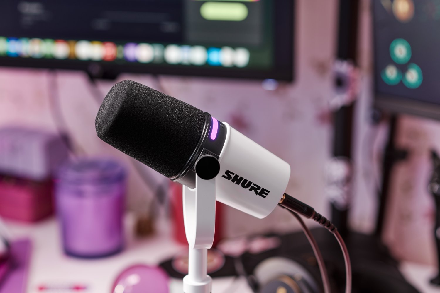 Shure MV7+ White Microphone usb