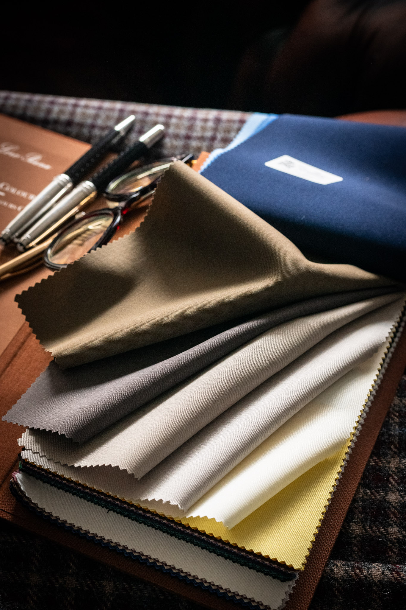 ☆NEW2024入荷しました。LORO PIANA / A WORLD OF COLOUSRS ｜北九州の