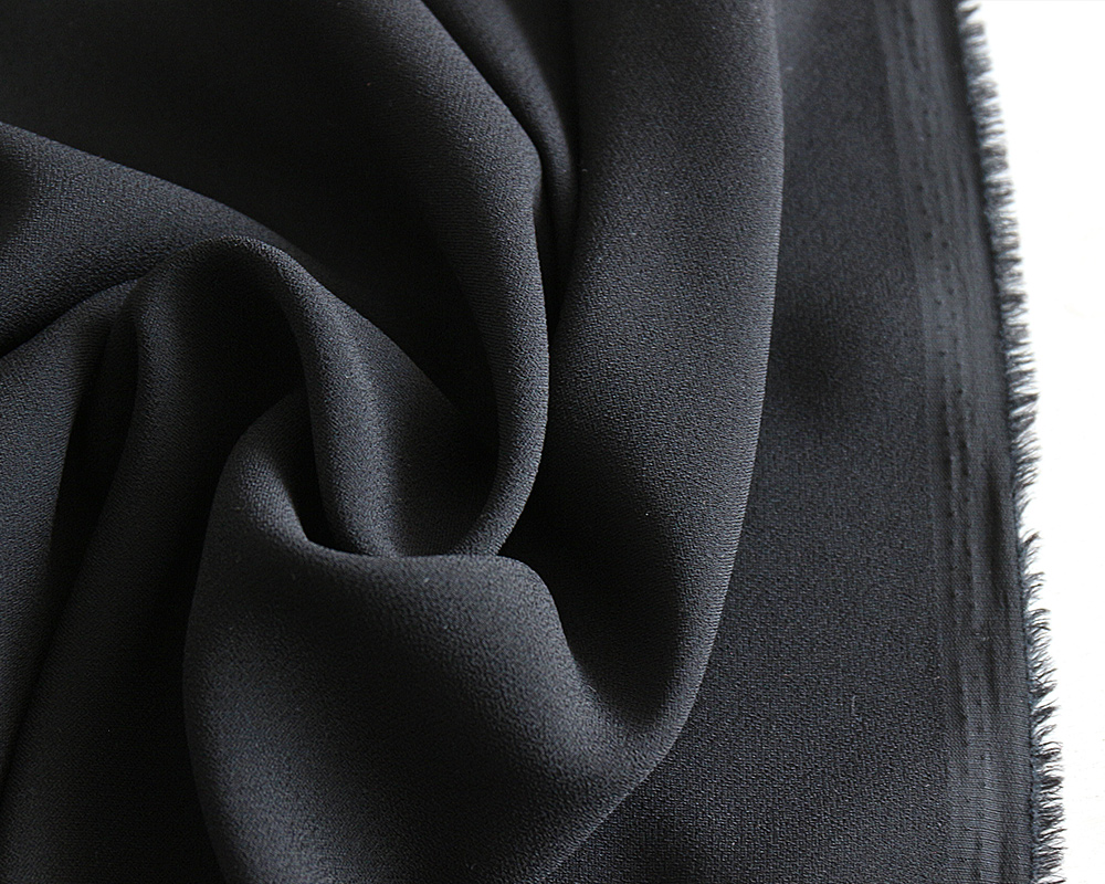 バックサテンジョーゼットのブラックフォーマル（低ストレッチ