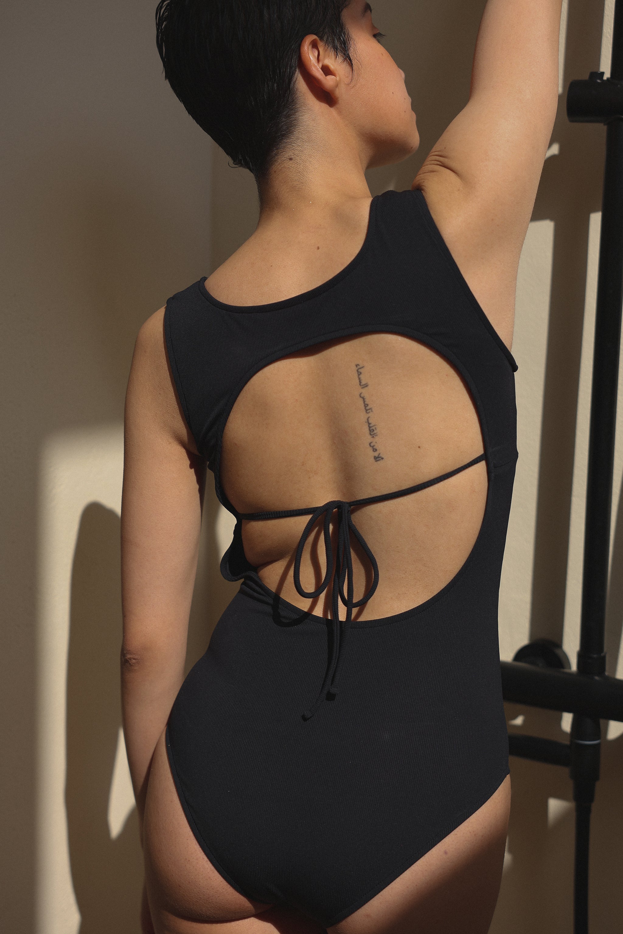 SWELLY バックオープンタンクワンピース水着 BLACKMOON 大人シンプル