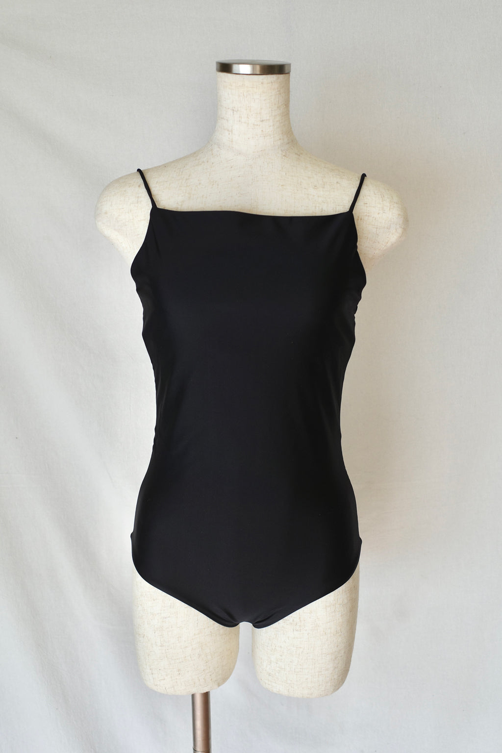 バックオープンワンピース モダン 大人シンプル 無地 ボディースーツ