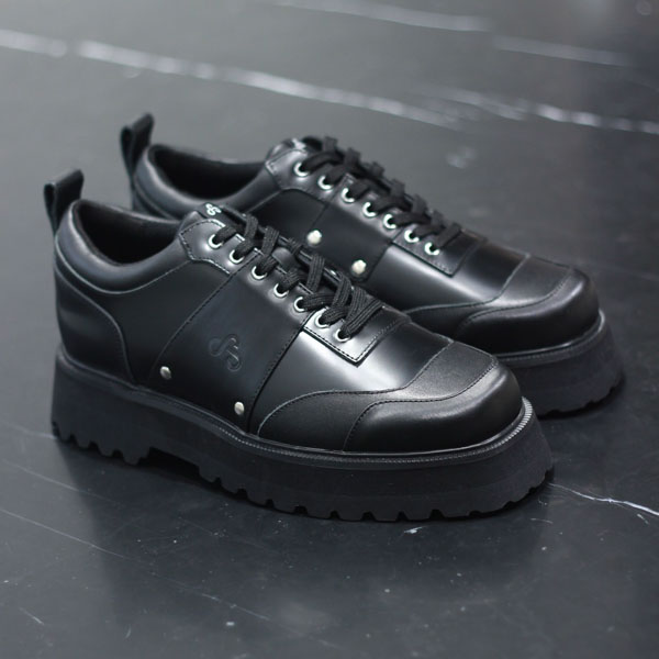 銀座店でも取り扱いがスタートした話題のスニーカーブランド「OAO