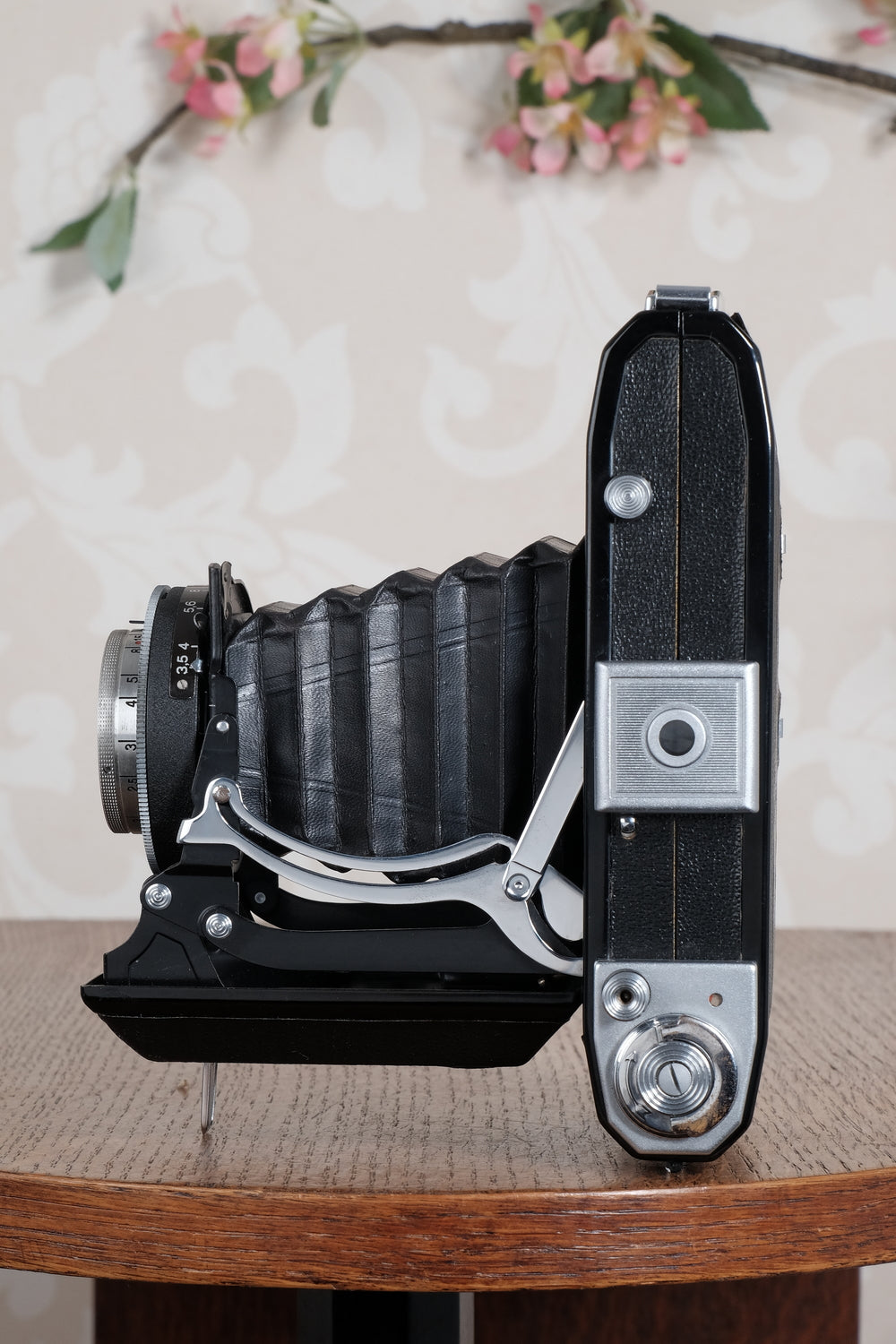 Near mint! 1956 Zeiss Ikon 6x9 camera, coated Carl Zeiss Tessar