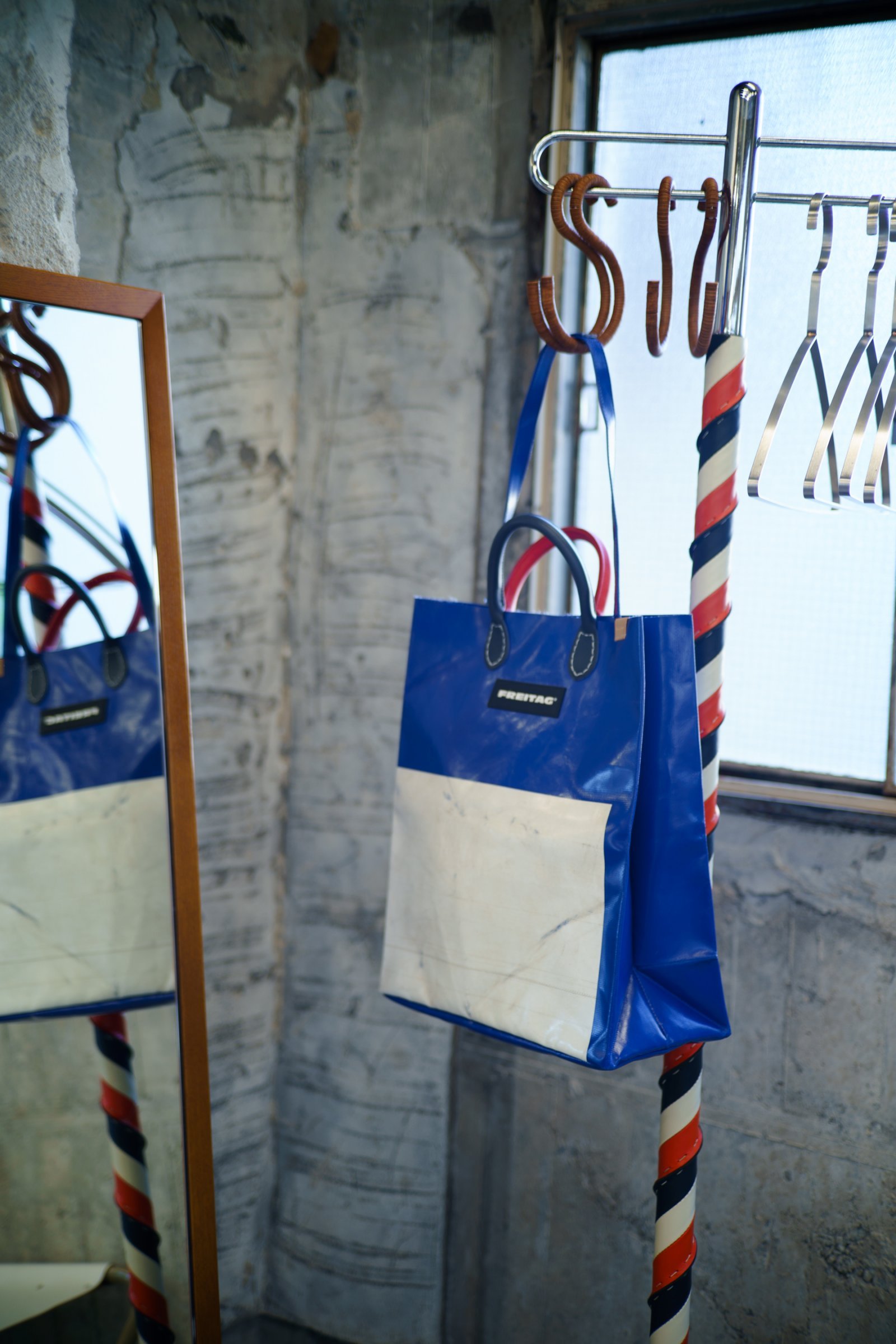 フライターグ×エンダースキーマ初コラボ記念！ハンドルを縫いつける