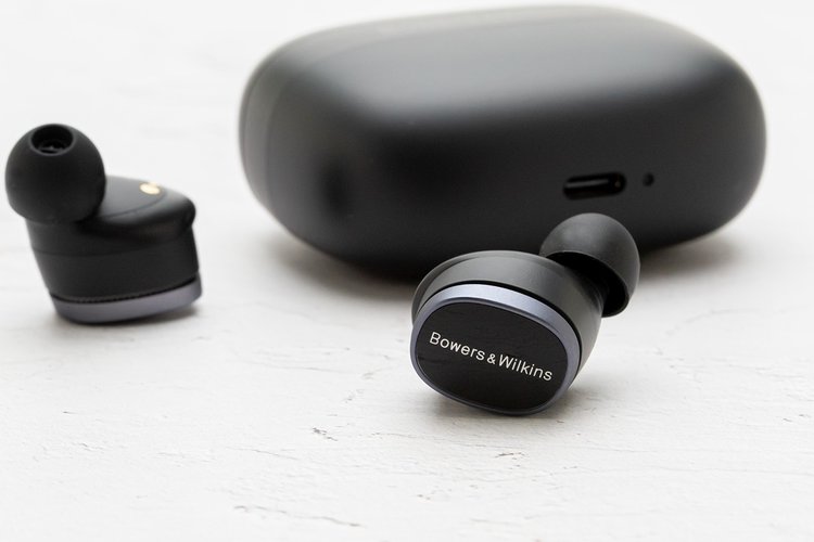 Bowers & Wilkinsの新たな到達点。フラグシップ完全ワイヤレスイヤホン