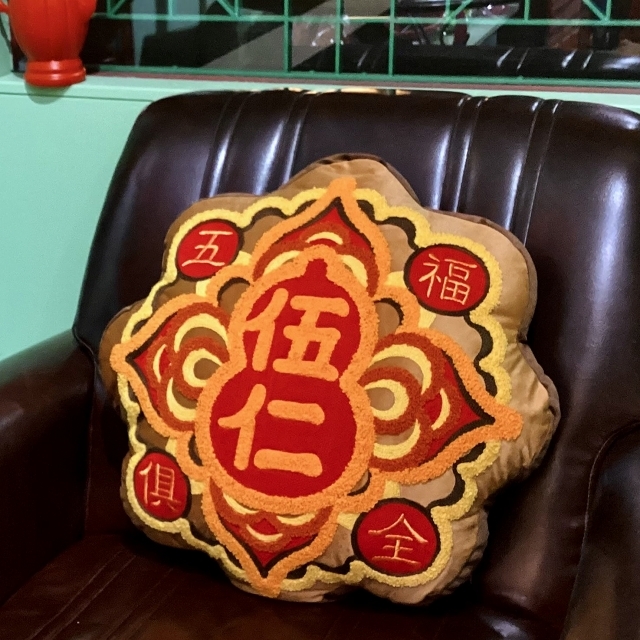 サガラ刺繍クッション/月餅[deco-375]/大阪/南堀江/ピサヌローク