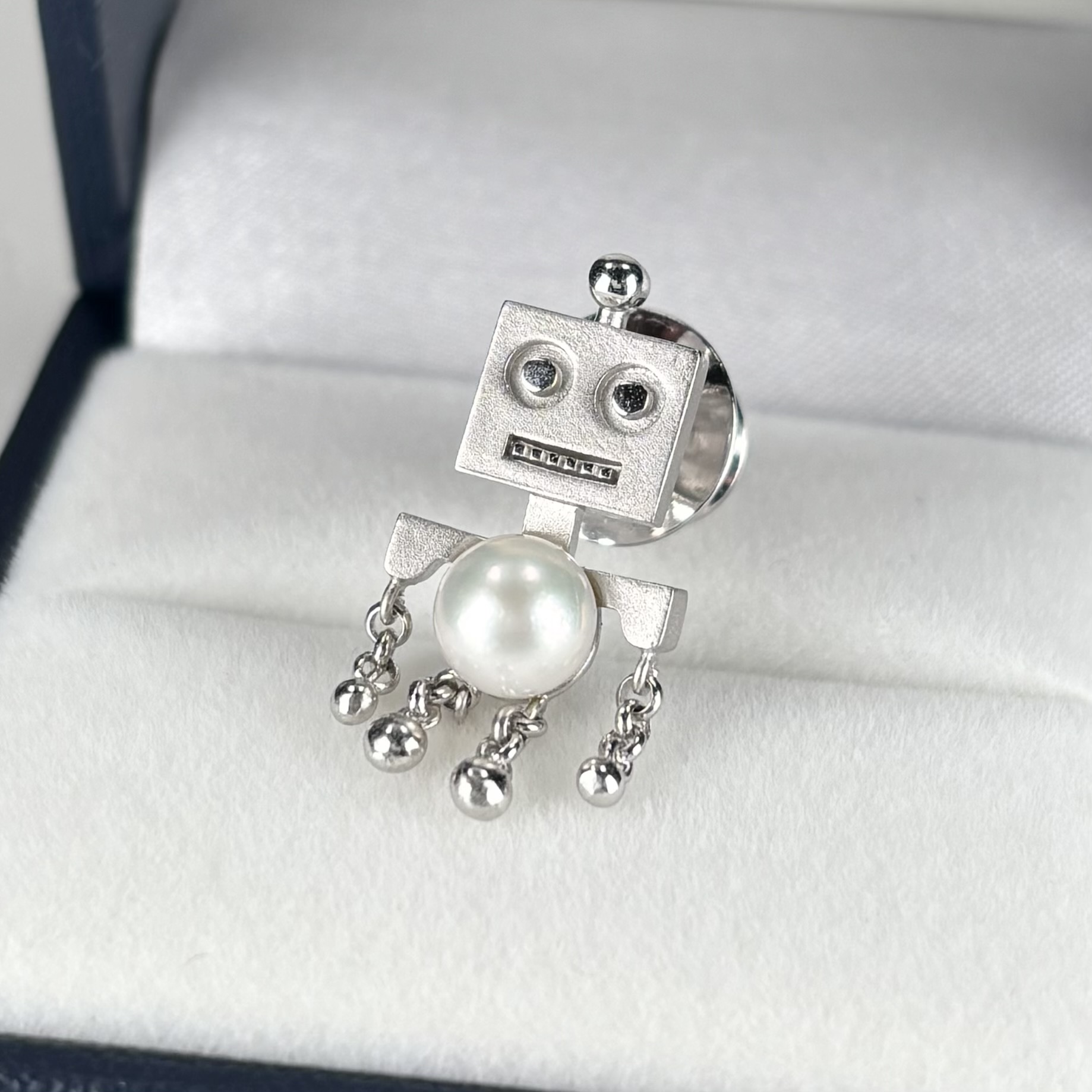 ロボットモチーフ アコヤ真珠パールブローチ ピンタイプ SV925製 ユニ