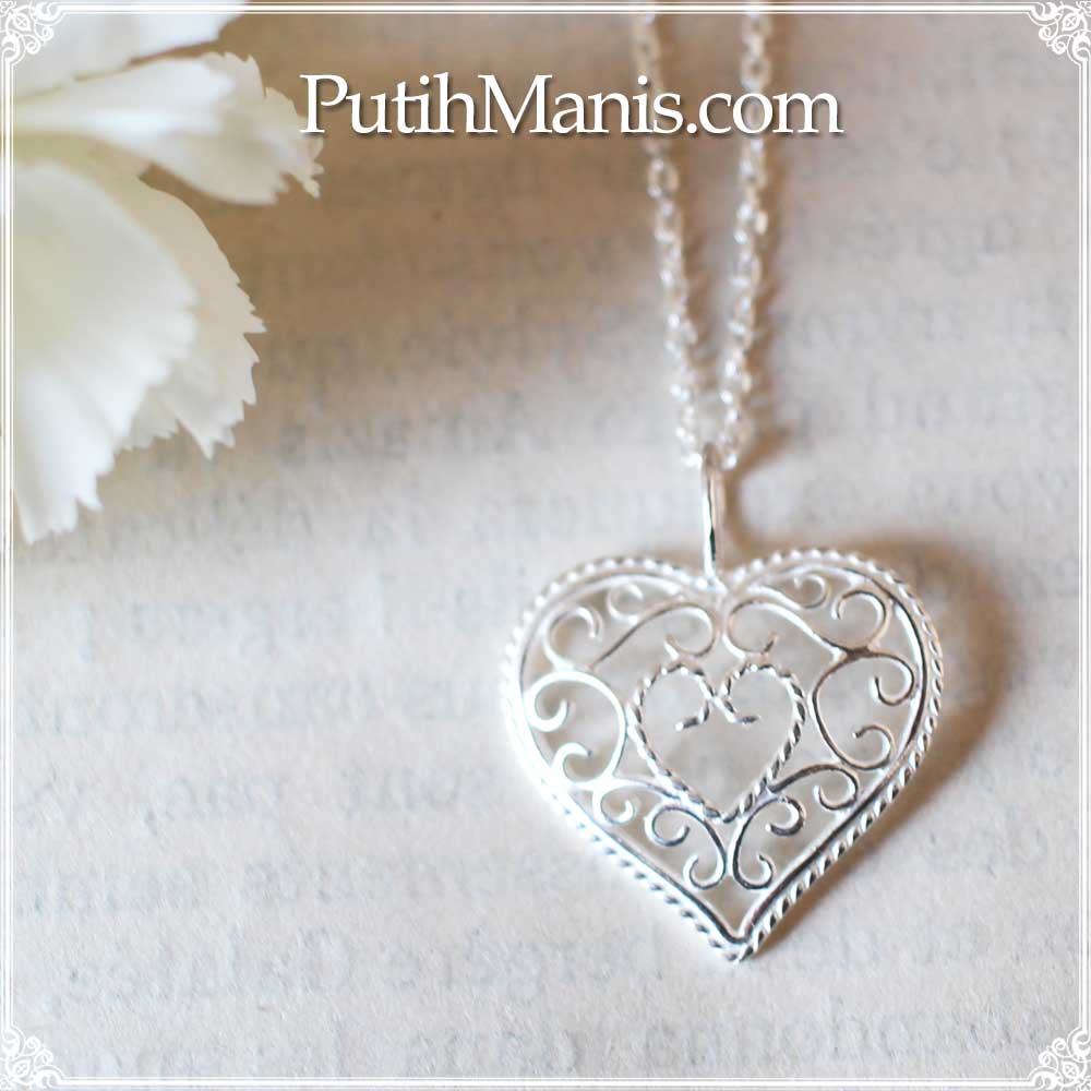 アイアンワークのハートチャーム・シルバーネックレス｜銀線細工